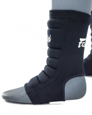 AS2 Fairtex Čiurnos įtvaras su apsauga